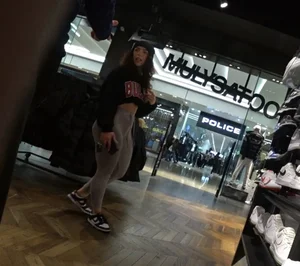 Perfect Redhead PAWG in grey leggings (NOT OC)