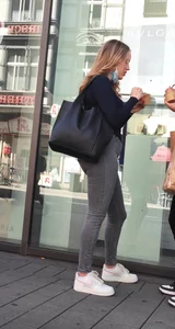 Teen butt in tight jeans