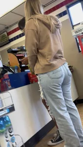 Caught By A Fresh Blonde Pawg, Then The Show Starts
