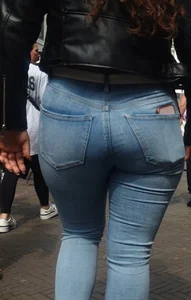 Pawg white girl in very tight jeans