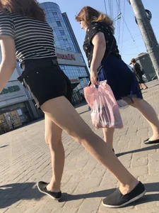 Candid teen in shorts with nice legs and booty street pics