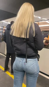 Spending qualitytime waiting for subway - Tight jeans and vpl