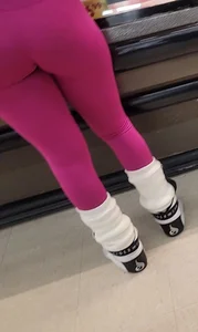 Latina Milf VPL in pink leggings tiny waist nice ass