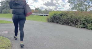Jiggly ass Latina in leggings