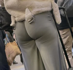 [ God Tier ] Deep wedgie ass eating leggings showoff (OC)