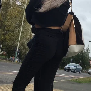Tight ass in leggings with vtl