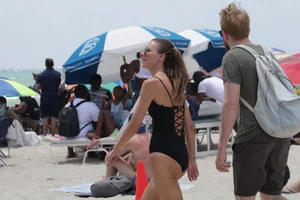 Candid Florida beach and bikini girls