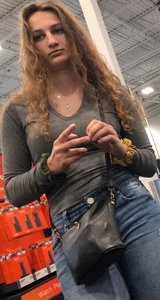 Tall chick in tight jeans at Best Buy