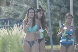 Deerfield Beach, Florida sexy girls and teens in bikinis