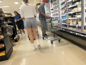 Bubble butt in grey shorts