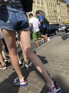 Group of Candid Girls in Mini Shorts With Amazing Legs Crossing a Street Creepshots Gallery