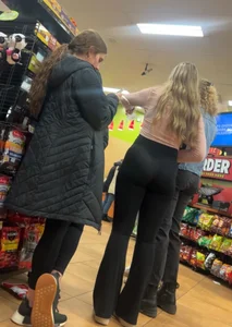 College blonde in leggings