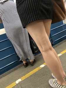 Candid Girl With Hot Long Crossed  Legs Sitting in a Subway Train Creepshots Gallery