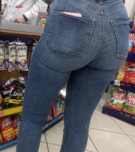 Amazing girl bubble butt in tights jeans