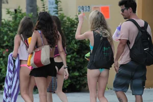 Various sexy Florida beach and bikini girls