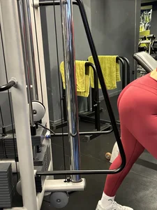 Extremely juicy phat ass in gym