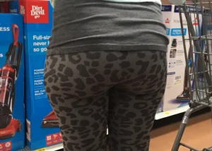Thick Walmart milf ass in tight grey patterned leggings