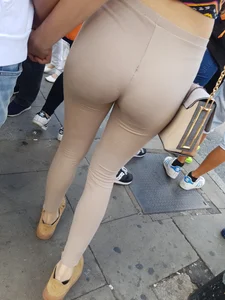 Most perfect persian ass in tight nude leggings
