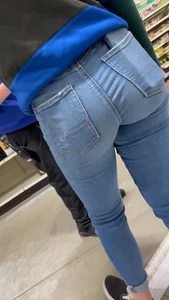 Bitch Knows How To Pose Her Ass!
