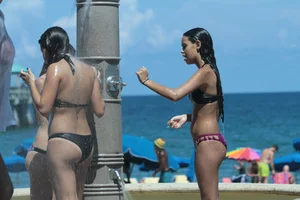 Another gallery of sexy Deerfield Beach girls in bikinis