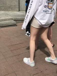 Blonde candid teen in shorts with hot slim legs street creepshots