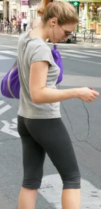Skinny babe in leggings with some serious vpl