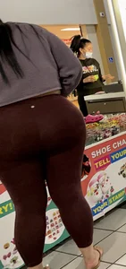 Enormous ass in brown tights supermarket creepshots