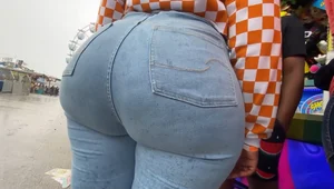 BIG AND VOLUMOUS ASS (NOT OC)