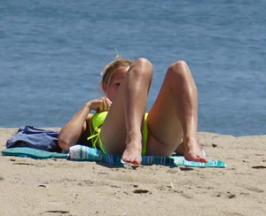 Sexy ass blonde milf on the beach in a thong with cameltoe and bending over