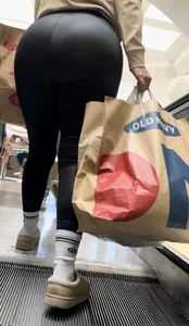 Latina MILF with an INSANE fat ass (OC)