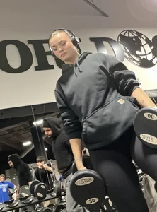 Thick booty working out at the gym in black leggings