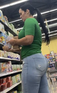 Hottest Latina Miami MILF  VPL in Tight Jeans (MEGAPOST)
