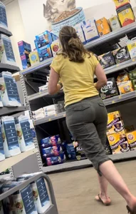 Mom with a nice phat ass