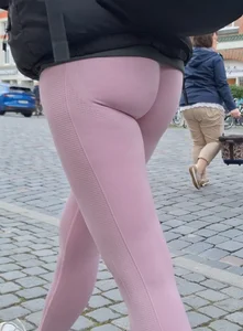 Pink leggings and great sporty ass