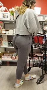 Juicy Pawg in Grey Sweats