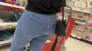 Caught another oblivious girl