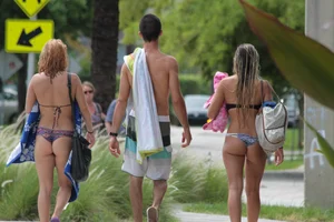 Deerfield Beach girls in bikinis