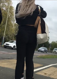Tight ass in leggings with vtl