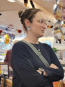 Cute milf at grocery store (face shots)