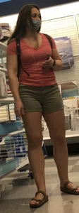 Thicc art lover Milf in shorts