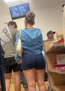 Thick blonde pawg in blue spandex shorts