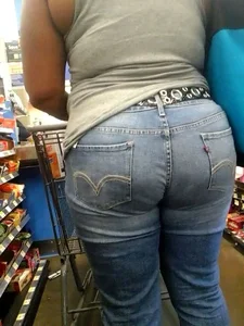 Fat ebony ass in tight jeans at Walmart