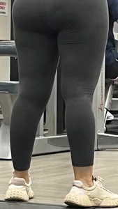 Great bubbly ass @ the gym
