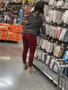 Red Kingdom! Football mom in leggings