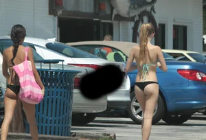 Another gallery of sexy Deerfield Beach girls in bikinis
