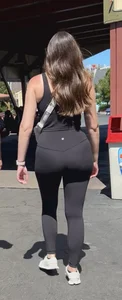 Perfect shape yoga pants walking follow