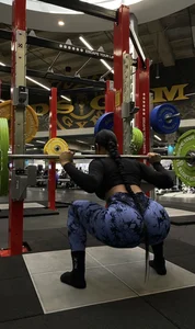 FINE chick at the gym