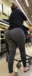 Blonde chick shopping in grey leggings with an amazing bubble butt and vpl