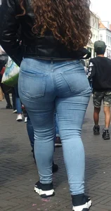 Pawg white girl in very tight jeans