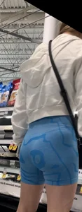 2 fit girls shopping